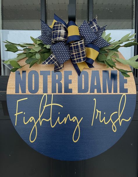 Football Door Hangers, Football Diy, Football Crafts, Go Irish, Holiday Wreaths Diy, Door Signs Diy, Wood Front Doors, Front Door Signs, Wooden Door Hangers