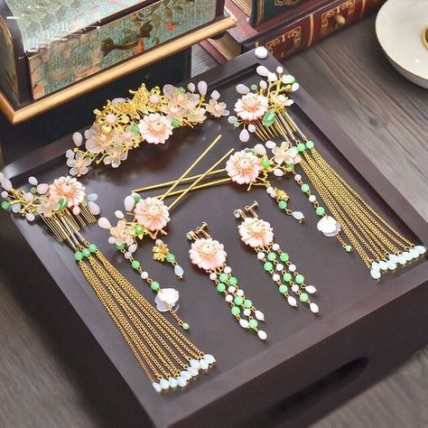 ☆ dm me : @gabriellaelman for business inquires! ☆ Asian Hair Pin, Fresh Flower Jewelry, Wedding Flower Jewelry, Chinese Accessories, Wholesale Hair Accessories, Classic Bride, Chinese Costume, Chinese Hair Accessories, Earrings Classic