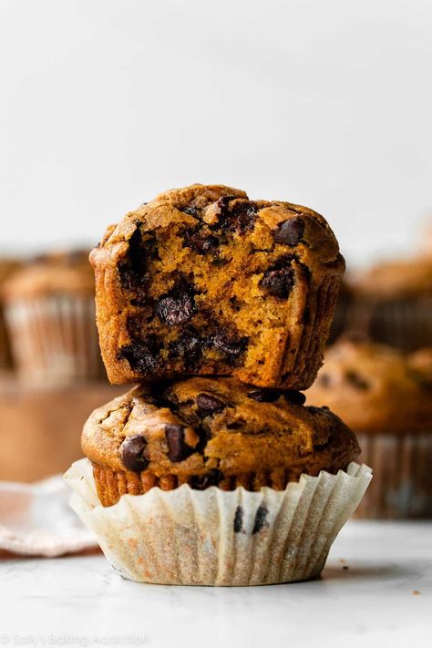 Soft, moist, and extra flavorful pumpkin chocolate chip muffins are an essential treat to bake every fall season! Use plenty of pumpkin pie spice and feel free to top with coarse sugar before baking. No mixer required for these easy muffins! Recipe on sallysbakingaddiction.com Healthy Banana Chocolate Chip Muffins, Banana Chocolate Chip Muffins Healthy, Healthy Pumpkin Muffins, Healthy Fall Desserts, Best Pumpkin Muffins, Banana Diaries, Vegan Pumpkin Muffins, Gluten Free Pumpkin Muffins, Pumpkin Muffin Recipes