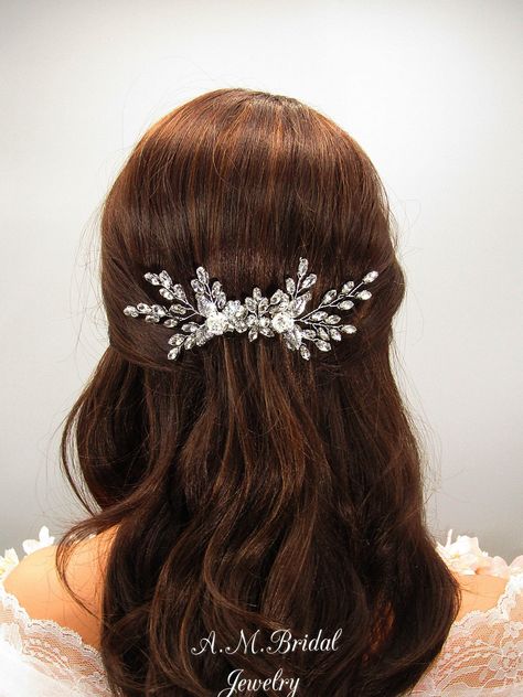 Hairvine Bridal Hairstyles, Hair Comb Clip Hairstyles, Bridesmaid Hair Clip, Titanic Photoshoot, Wedding Hair Clips Side, Hair Comb Hairstyles, Hair Clips For Wedding, Brides Hairstyle, Blue Wedding Hair