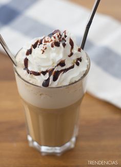 How To Make Mocha, Mocha Iced Coffee, Iced Mocha, Coffee Syrup, Jack In The Box, Frozen Meals, Frozen Drinks, Blog Instagram, Frappe