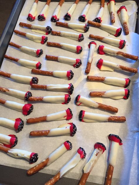 1960's theme party , "cigarettes" pretzels dipped in white chocolate, chilled on parchment paper, then dipped in red chocolate and black and silver sprinkles Hipster Party Ideas, Black 70s Party Theme, Woodstock Party Food, 1960s Birthday Party Ideas, Tattoo Party Theme, 60s Food Party, Grunge Theme Party, Hippies And Cowboys Party, Trippy Birthday Party