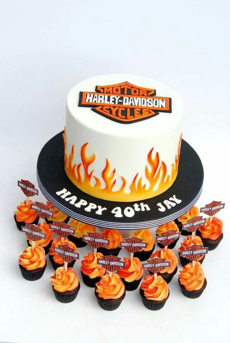 Harley Davidson Birthday Cake For Men, Harley Davidson Cake Ideas, Pastel Harley Davidson, Harley Davidson Cakes, Harley Davidson Cakes For Men, Cake Moto, Harley Davidson Birthday Cake, Harvey Davidson, Motorcycle Birthday Cakes