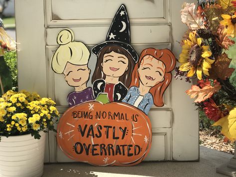 Halloweentown Door Hanger! #woodenitbesweetsigns Halloween Town Door Decorations, Halloweentown Painting, Halloweentown Decor, Halloweentown Art, Halloween Town Disney, Holiday Yard Decor, Door Signs Diy, Diy Wood Signs, Halloween Painting