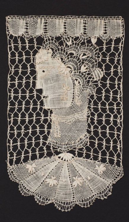 Lace by Dagobert Peche 1923 - Wiener Werkstätte, Linen / MAK, Vienna / DeSimoneWayland Stump Work, Art Cube, Lace Art, 3d Embroidery, Textile Fiber Art, Linens And Lace, Bear Art, Bobbin Lace, Art Textile