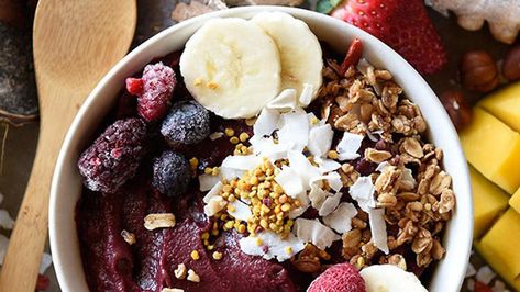 Acai bowls Acai Bowl Recipes, Acai Recipes, Detox Breakfast, Acai Bowls Recipe, Protein Bowls, Acai Smoothie, Breakfast And Brunch, Vegan Protein Powder, Bowl Recipes