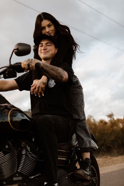 Biker Couple Tattoo Ideas, Motorbike Photoshoot Couple, Posing With Motorcycle, Motorcycle Photo Shoot Couple, Motorcycle Couples Photoshoot, Couples Motorcycle Photoshoot, Couple Bike Photoshoot, Couple Motorcycle Photoshoot, Harley Photoshoot