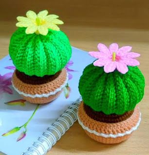 PATRONES AMIGURUMI GRATIS: PATRON GRATIS CACTUS AMIGURUMI 70739 Cactus In Pot, Texas Cactus, Crochet Succulent, Crochet Cactus, Flowers Tutorial, Step By Step Crochet, 4 Ply Yarn, Crochet Flower Tutorial, Sewing Needle