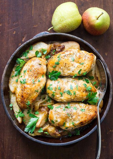 Maple-Glazed Chicken with Caramelized Onions and Pears! A one-skillet dinner you can serve right from the pan. A little mustard in the glaze gives the chicken some zing. (Gluten-free) Chicken With Caramelized Onions, Maple Glazed Chicken, Chick Flick, Carmelized Onions, Beachbody Recipes, Pan Sauce, Yummy Dishes, Chicken Recipies, Paleo Meals