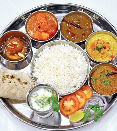 Lunch Images Indian, Food Thali Indian, Himachal Pradesh Food, Food Images Indian, Indian Delicacies, Indian Thali, Indian Lunch, Veg Thali, North Indian Recipes