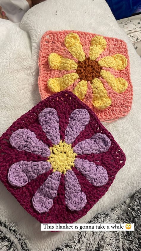 The famous giant 3D flower granny square 3d Flower Granny Square, Puff Blanket, Flower Granny Square, Giant Flowers, Granny Square Blanket, Crochet Square Patterns, Square Patterns, Crochet Square, Crochet Granny