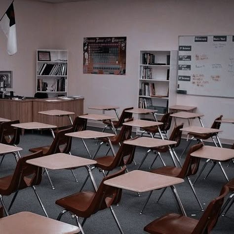 School Classroom Aesthetic, Classroom Aesthetic, American High School, Highschool Aesthetic, School Aesthetic, Boarding School, School Classroom, Aesthetic Pictures, See More