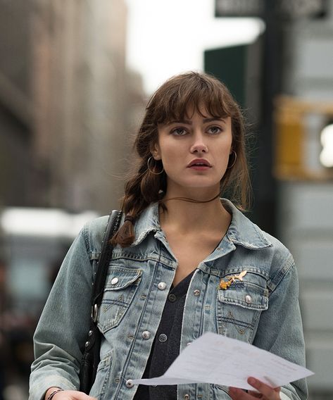 New York City Restaurants, Ella Purnell, Loose Ponytail, Good Movies On Netflix, Beach Read, City Restaurants, Western Look, Natural Face, Adaptation