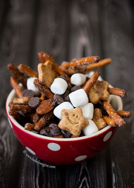 Campfire Trail Mix by bake.love.give., via Flickr Lake Snacks, Chunky Dunk, Trail Mix Recipes, Snack Mixes, Christmas Place, Puppy Chow, Chex Mix, Snack Attack, Camping Food