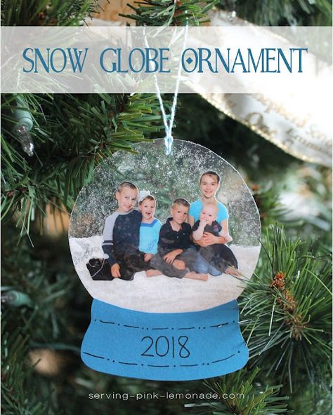 Snow Globe Picture Ornament, Kids Snow Globe Craft, Picture Snow Globe, Diy Photo Ornaments, Snow Globe Ornament, Snow Globe Crafts, Diy Snow Globe, Picture Ornaments, Christmas Homescreen