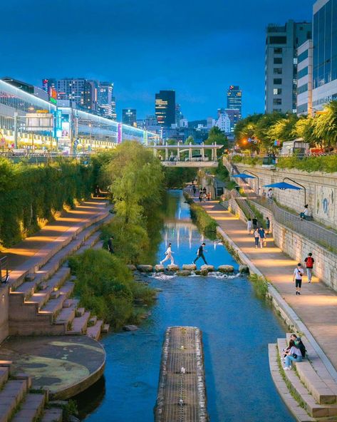 Seoul Park, Cheonggyecheon Stream, Infrastructure Architecture, South Korea Landscape, Korea Landscape, Seoul Korea Travel, Architect Student, 2024 Moodboard, Concept Models Architecture