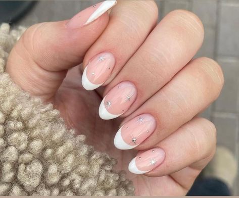 Nail Ideas White Almond, White French Tip Nails Chrome, Almond Nails Pearl, Pearl Nails White, Chrome White Nails, French Tip Nails Chrome, Nail Ideas For Winter, Nails White French Tip, Nails White French