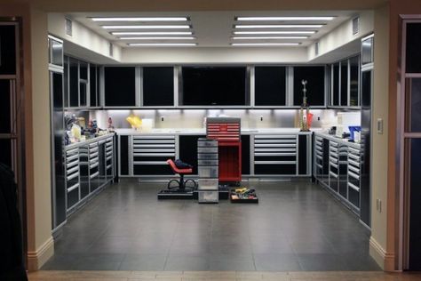 50 Man Cave Garage Ideas - Modern To Industrial Designs Mechanics Shop Organization, Garage Storage Plans, Display Visual Merchandising, Plan Garage, Man Garage, Cool Garages, Ultimate Garage, Mechanic Shop, Small Garage