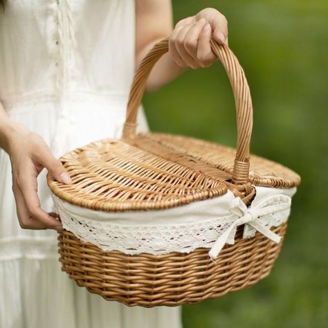 Double Lids, Wicker Picnic Basket, Basket With Handle, Bamboo Basket, Round Basket, Picnic Time, Picnic Food, Food Storage Containers Organization, Woven Rattan