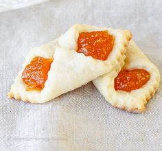 Traditional Hungarian Apricot Kolaches | My Hungarian husband's favorite Christmas Cookie recipe! He says they taste just like his grandma used to make! Kiffles Recipe, Hungarian Christmas, Hungarian Cookies, Nutella Chocolate Chip Cookies, Gluten Free Shortbread Cookies, Kolache Recipe, Gluten Free Shortbread, Traditional Christmas Cookies, Gluten Free Kitchen