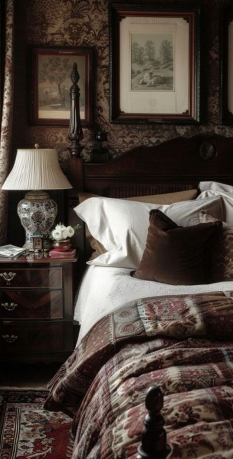 Old House Bedroom, Academia Aesthetic Bedroom, Vampire Bedroom, Masculine Bedroom Ideas, Dark Academia Interior, Brown Cottage, Cozy Reading Chair, Academia Bedroom, Cottagecore House