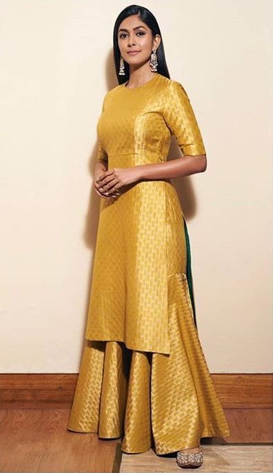 Desinger Dresses, Mrunal Thakur, Kurta Sharara Set, Kurta Sharara, Fancy Sarees Party Wear, Sharara Suit, Dress Neck Designs, Bollywood Style, Stylish Party Dresses