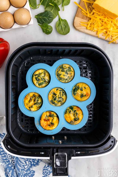 Egg Bites Silicone Mold Air Fryer, Air Fryer Spinach, Air Fryer Egg Bites, Spinach And Peppers, Air Fryer Eggs, Breakfast Gluten Free, Egg Bites Recipe, Souffle Recipes, Gluten Free Breakfast