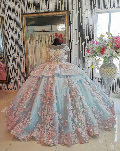 Unique Quince Dresses, Tiana Quinceanera, Xv Dresses, Quincenera Dresses, Sweetheart Evening Dress, Mexican Quinceanera Dresses, Quinceanera Themes Dresses, Quince Dresses Mexican, Quinceñera Dresses