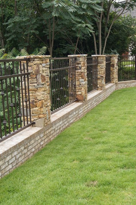 Iron And Brick Fence, Rock Wall Fencing, Farm Gates Entrance, Cerca Natural, Patio Ideas Backyard, Fence Design Ideas, Estate Gates, Brick Columns, Fence Gate Design