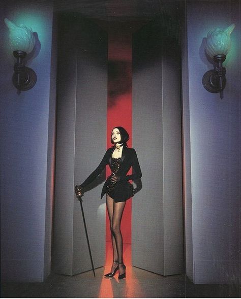 Mugler 90s, Mugler Ready To Wear, Nadja Auermann, Thierry Mugler, Aesthetic Images, Artistic Photography, Model Life, Dark Fashion, Photography Inspo