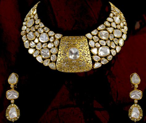 Stunning Heavy kundan polki choker neck Kids Gold Jewellery, Diamond Polki Jewellery, Inexpensive Jewelry, Perhiasan India, Gold Necklace Indian Bridal Jewelry, Real Gold Jewelry, Jewelry Aesthetic, Gold Jewelry Sets, Polki Jewellery