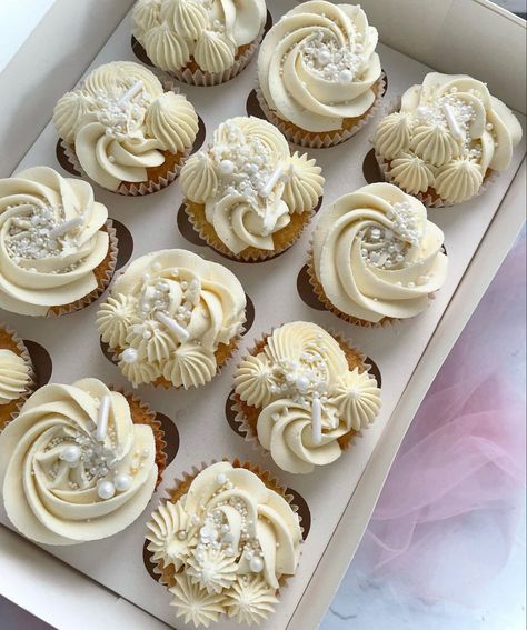 White Icing Cupcake Design, All White Cupcake Decoration, Cream Colored Cupcakes, All White Cupcakes, White Wedding Cupcakes Ideas, Nikkah Cupcakes, White Cupcake Ideas, White And Silver Cupcakes, White Cupcakes Decoration