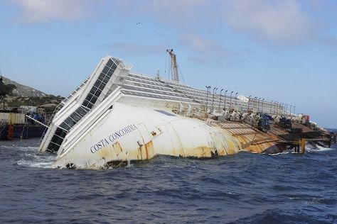 Concordia Ship, Italian Cruises, Costa Concordia, Ship Wrecks, Italy Holiday, Costa Cruises, Cargo Ships, Things To Do In Italy, Abandoned Ships