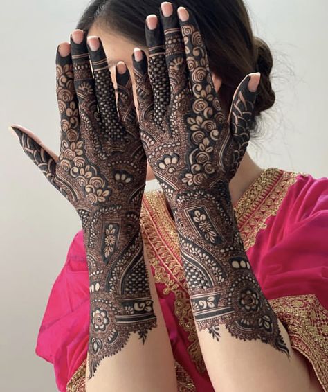 Mehandi Designs For Back Hands Bridal, Kashees Mehndi Design Bridal, Kashees Mehndi Design Beautiful, Mehndi Disain, Mehendi Hands, Latest Mehndi Designs Wedding, Kashees Mehndi, Pakistani Mehndi Designs, Kashee's Mehndi Designs