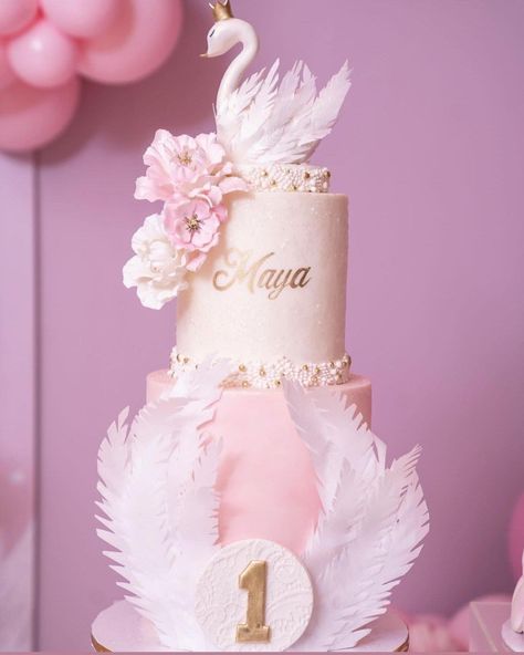 Swan One Birthday, Swan Theme Birthday Party, Swan Birthday Party Ideas, Swan Birthday Cake, Flower Cookies Bouquet, Swan Table, Swan Cake, Swan Baby Shower, Baby First Birthday Themes