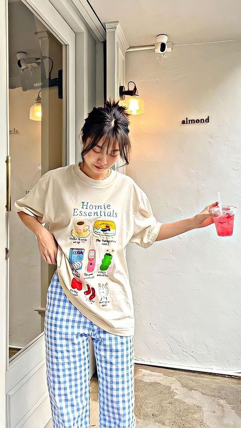 Oversized Tshirt Outfit Korean, Oversize Tshirt Outfits, Indie Photography, Korean Fits, Repost If, Indie Girl, Chic Shirts, Thrifted Outfits, Everyday Fashion Outfits