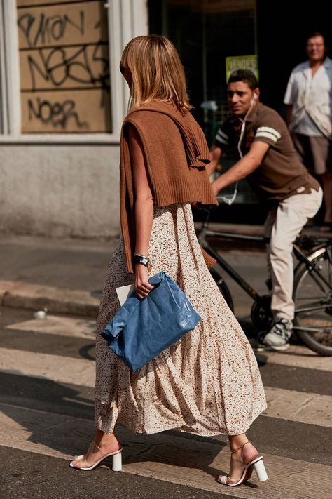 Milan Summer, London Street Fashion, September Style, Street Style Milan, Minimalist Moda, Milan Fashion Week Street Style, Milan Street Style, Simple Fall Outfits, Women Fashion Edgy