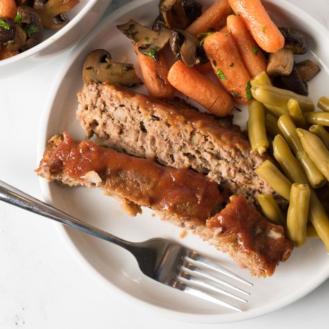 Super easy meatloaf with pork sausage recipe for a weeknight family dinner. Meatloaf With Sausage, Hello Fresh Pork, Ground Breakfast Sausage, Sausage Meatloaf, Meatloaf With Oatmeal, Smoked Meatloaf Recipe, Pork Sausage Recipes, Smoked Meatloaf, Delicious Meatloaf