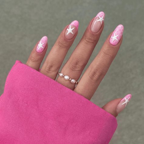 Summer Biab Nails 2024, Summer Nails Biab, Summer Nails Starfish, Beach Nails Almond, Starfish Nail Design, Beach Vacation Nail Inspo Summer, Summer Biab Nails, Star Fish Nails, Seaside Nails