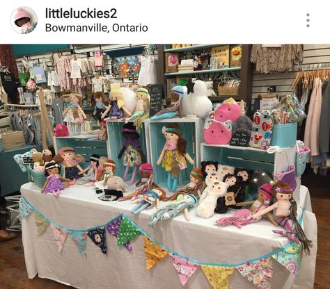 Or maybe safety pin bunting to tablecloth? Craft Fair Doll Display, Doll Display Craft Show, Craft Fair Booth, Craft Stall Display, Art Fair Display, Craft Fair Vendor, Yarn Display, Booth Table, Craft Fair Booth Display