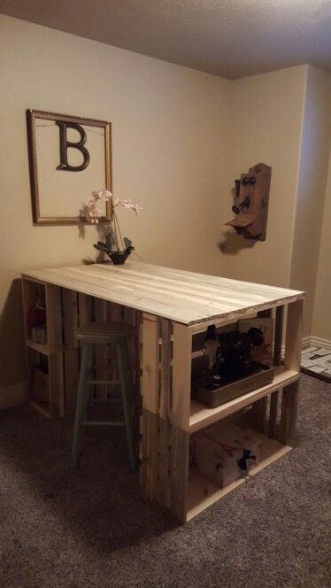 Crate Kitchen Table, Crate Table Diy, Wood Crate Decor, Homeschooling Corner, Wood Crate Table, Wood Crate Diy, Crate Desk, Crate Crafts, Top Kitchen Table