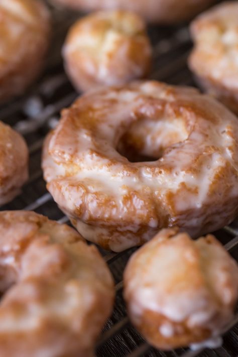 Baked Old Fashioned Donut Recipe, Buttermilk Doughnut Recipe, Buttermilk Donut Recipe, Beignets Cuits, Old Fashioned Donut, Cake Donuts Recipe, Homemade Donuts Recipe, Homemade Doughnuts, Baked Donut Recipes