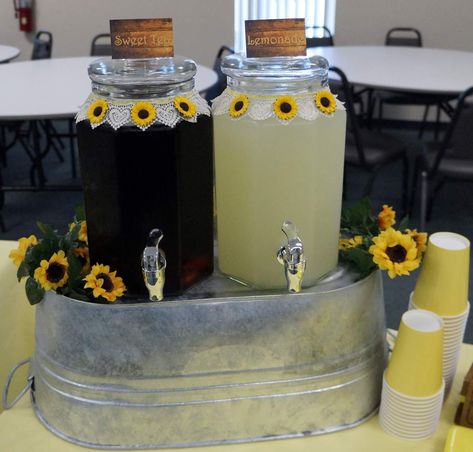 Counrty Sunflowers Bridal/Wedding Shower Party Ideas | Photo 25 of 41 | Catch My Party Sunflower Decor Party, Rustic Sunflower Birthday Party Ideas, Sunflower Bday Theme, Wedding Shower Sunflower Theme, Sunflower Anniversary Party, Sunflower Picnic Theme, Bridal Shower Sunflower Theme Decor, Sunflower And Rose Bridal Shower Ideas, Sunflower Candy Table Ideas