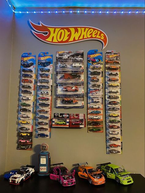 Hot Wheels Wall, Hot Wheels Collection, Hot Wheels Room, Hot Wheels Display, Hot Wheels Garage, Hot Weels, Cool Car Drawings, Pinterest Room Decor, Hot Wheels Cars