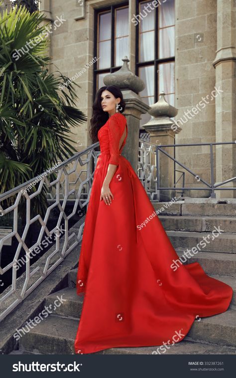 Woman Dark Hair, Woman With Dark Hair, Dress Posing, Prom Picture Poses, Luxurious Dress, Indian Wedding Poses, Prom Poses, Luxurious Dresses, Instagram Dress