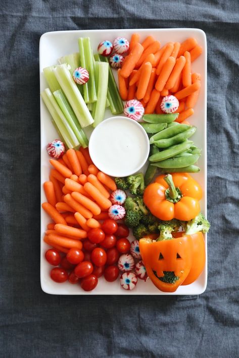 Happy Halloween! - Hither & Thither Halloween Veggie And Fruit Trays, Halloween Veggie Tray For Kids, Halloween Crudite Platter, Spooky Veggie Tray, Halloween Vegetable Tray, Halloween Veggie Platter, Autumn Snacks, Halloween Veggie Tray, Halloween Dip