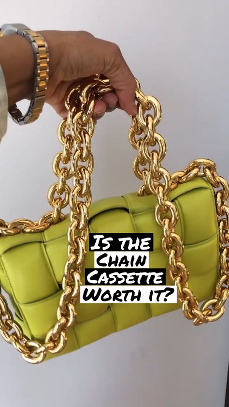 Bottega Veneta Chain Cassette Outfit, Chain Bag Outfit, Bottega Veneta Padded Cassette Bag, Bottega Veneta Chain Cassette, Padded Cassette Bag, Beige Outfit, Styling Tips, Chain Bags, Green Bag