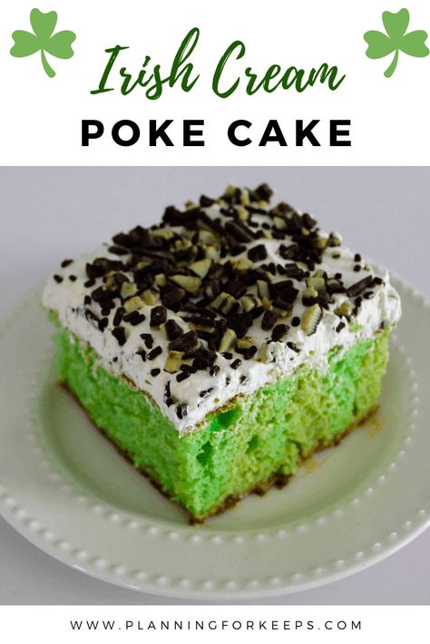 Irish Cream Poke Cake, Mint Baking, St Patricks Desserts, Cream Poke Cake, St Patricks Food, St Patrick's Day Dessert, St Patrick Day Snacks, St Patricks Day Cakes, Baking Chips