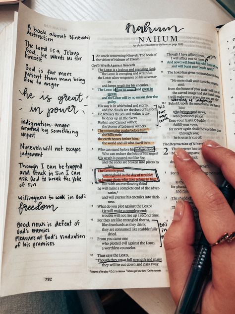 The New Testament Bible Journaling, Niv Journal The Word Bible, Nahum Bible Journaling, Psalm 8 Bible Journaling, Nlt Journaling Bible, Niv Journaling Bible, Bible Doodling, Bible Journal Notes, Bible Journaling Ideas Drawings