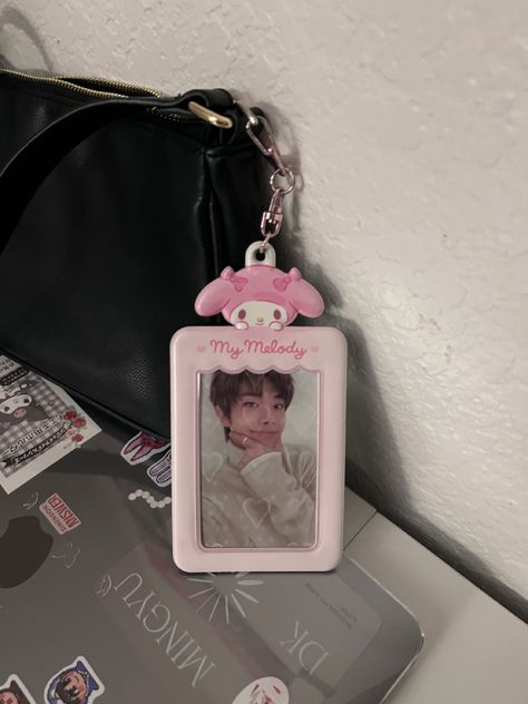 one of his cutest pc’s, i miss him smiling in them :,) #enhypen #enha #simjaeyun #jake #simjake #pcholder #sanrio #mymelody #macbook #kpop #purses Nat Core, Engene Core, Alice Kellen, Pc Sleeve, Stationary Bag, Sanrio Mymelody, Pc Holder, Kpop Merchandise, Handbag Essentials